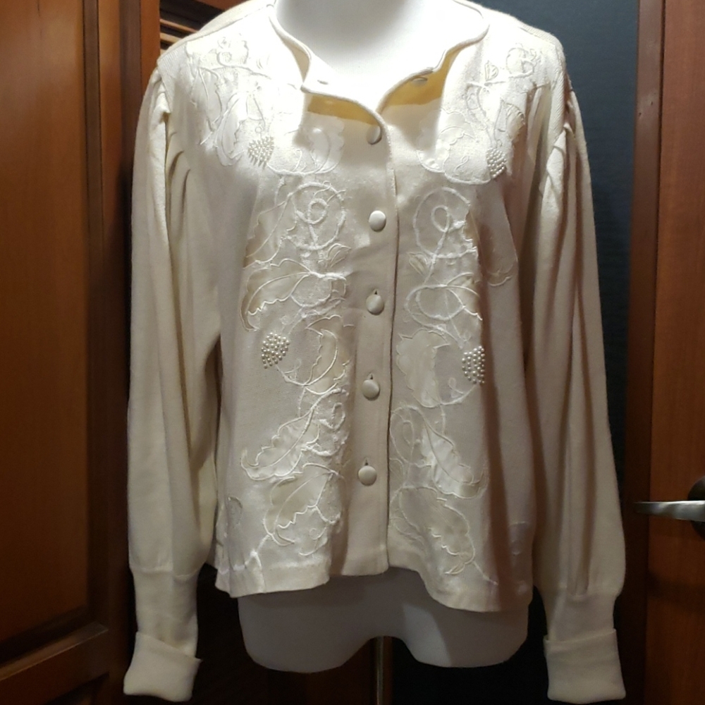 Ladies Vintage Cardigan Size Medium Embroidered
